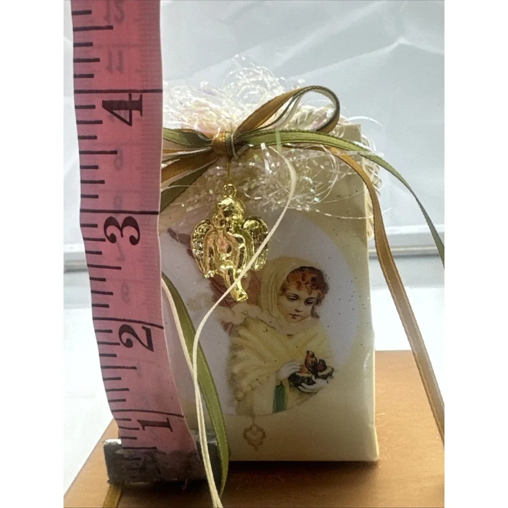 LA Tunes Collection Music Box Ornament -‎ plays 